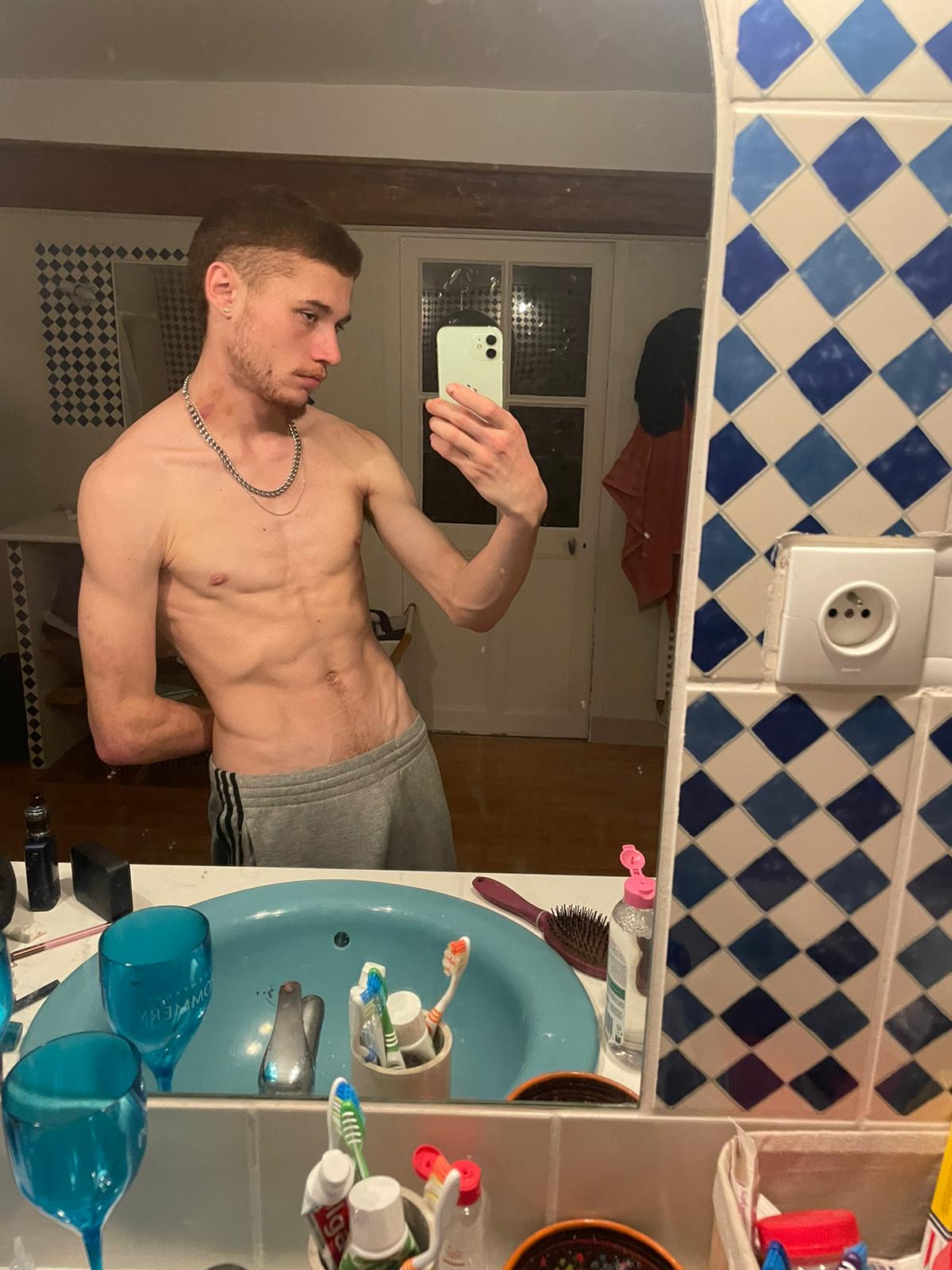 Profil de Kléber, 20 ans, Sex à Corgémont
